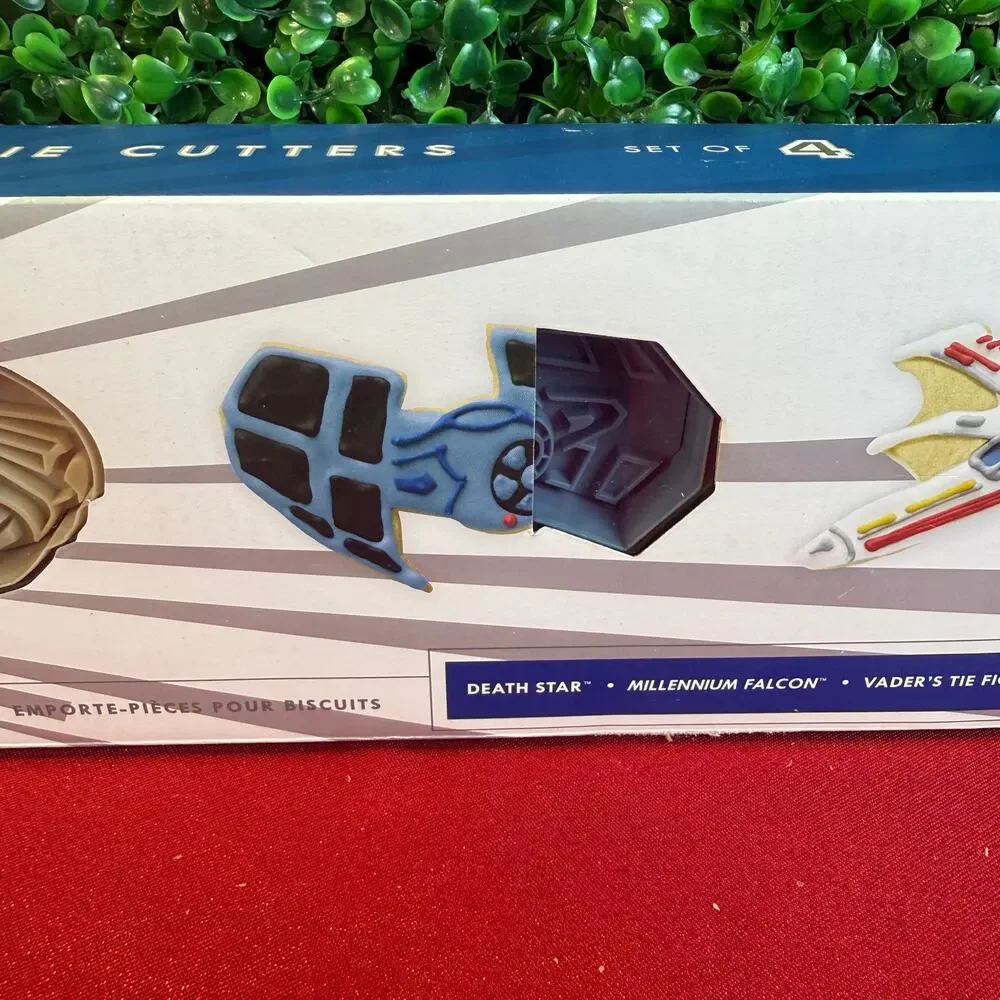Williams-Sonoma STAR WARS Cookie Cutters Set of 4 DEATH STAR MILLENNIUM FALCON